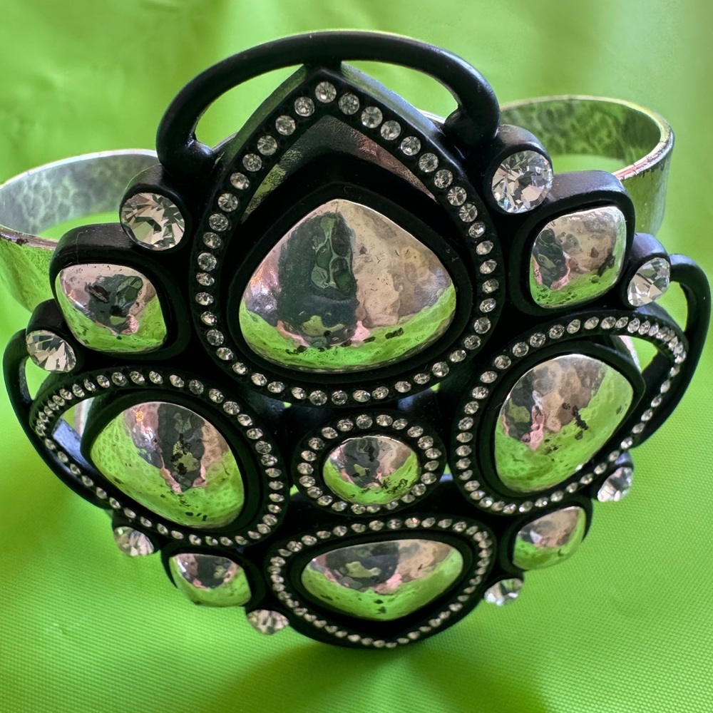 با
BRIGHTON STARRY NIGHT Black
Silver Hammer HEAVY CUFF BANGLE Bracelet - Picture 9 of 12